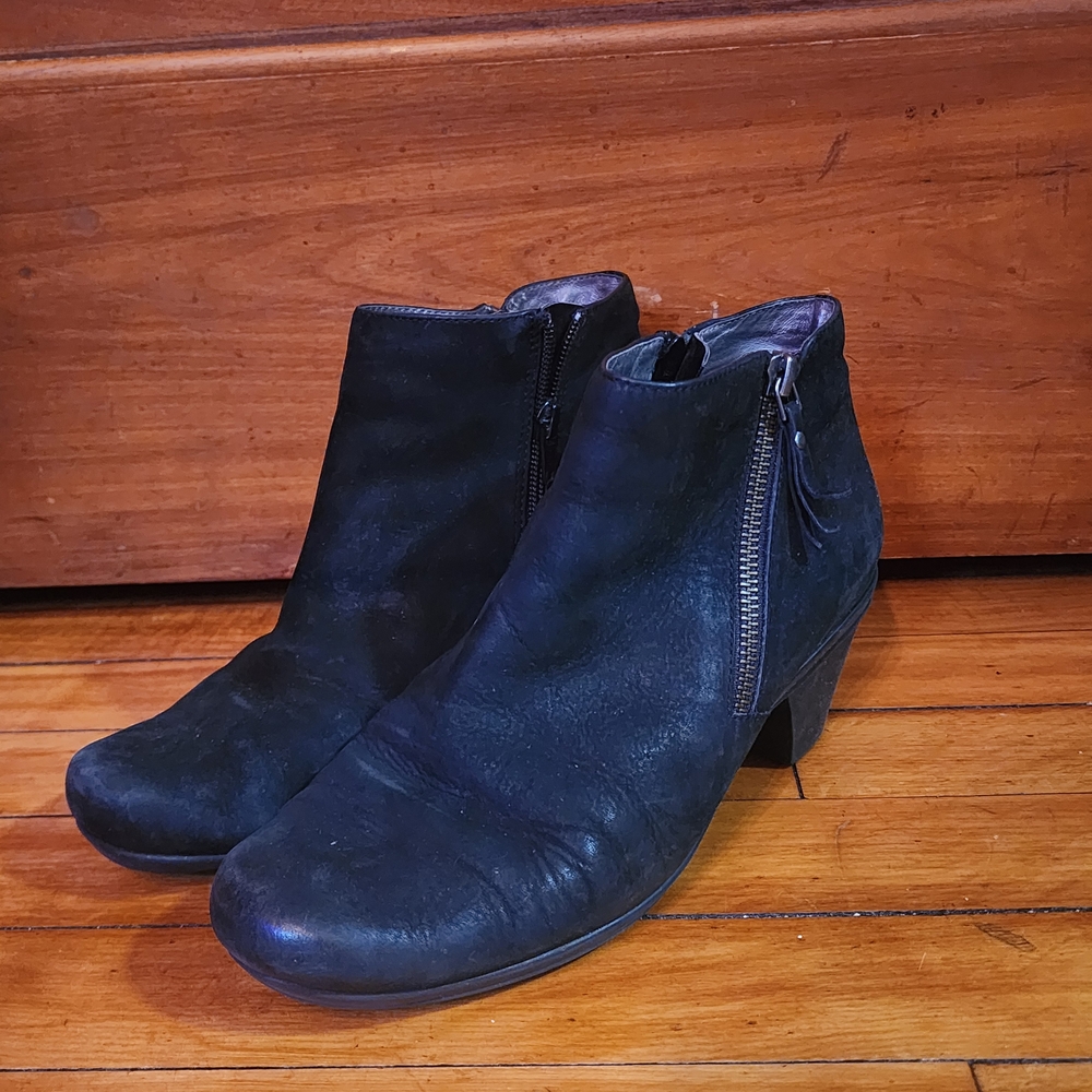 Abeo Rommie Black Ankle Booties